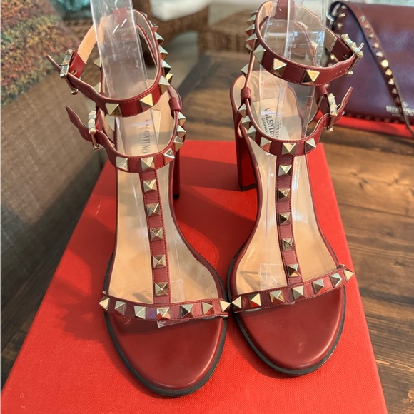 VALENTINO Rockstud T Strap City Sandal - Picture 7 of 7